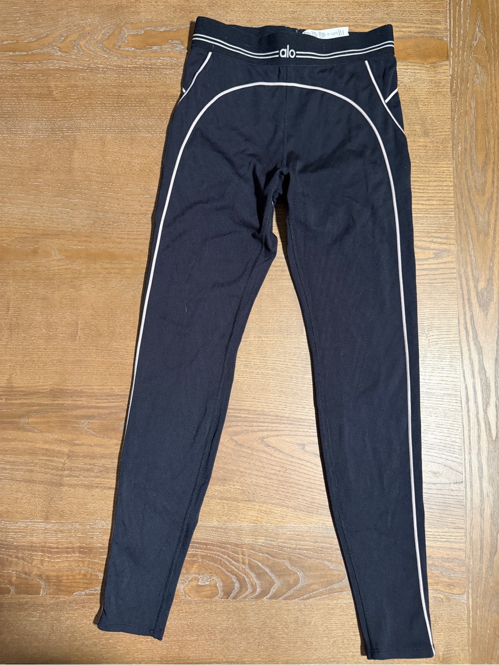 ALO Yoga Women’s Black Leggings with White Piping